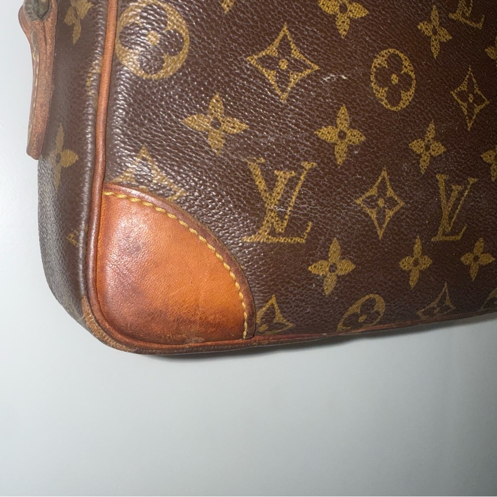 AUTHENTIC Louis Vuitton Trocadero 27 Crossbody Bag - Picture 11 of 16